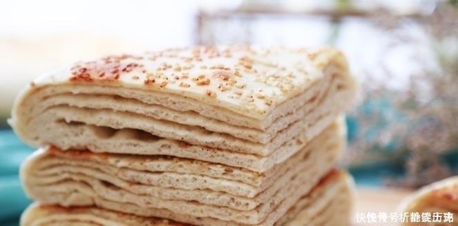 烙饼软怎么和面?开水烫或加鸡蛋,都不对!教你几种做法,太香了