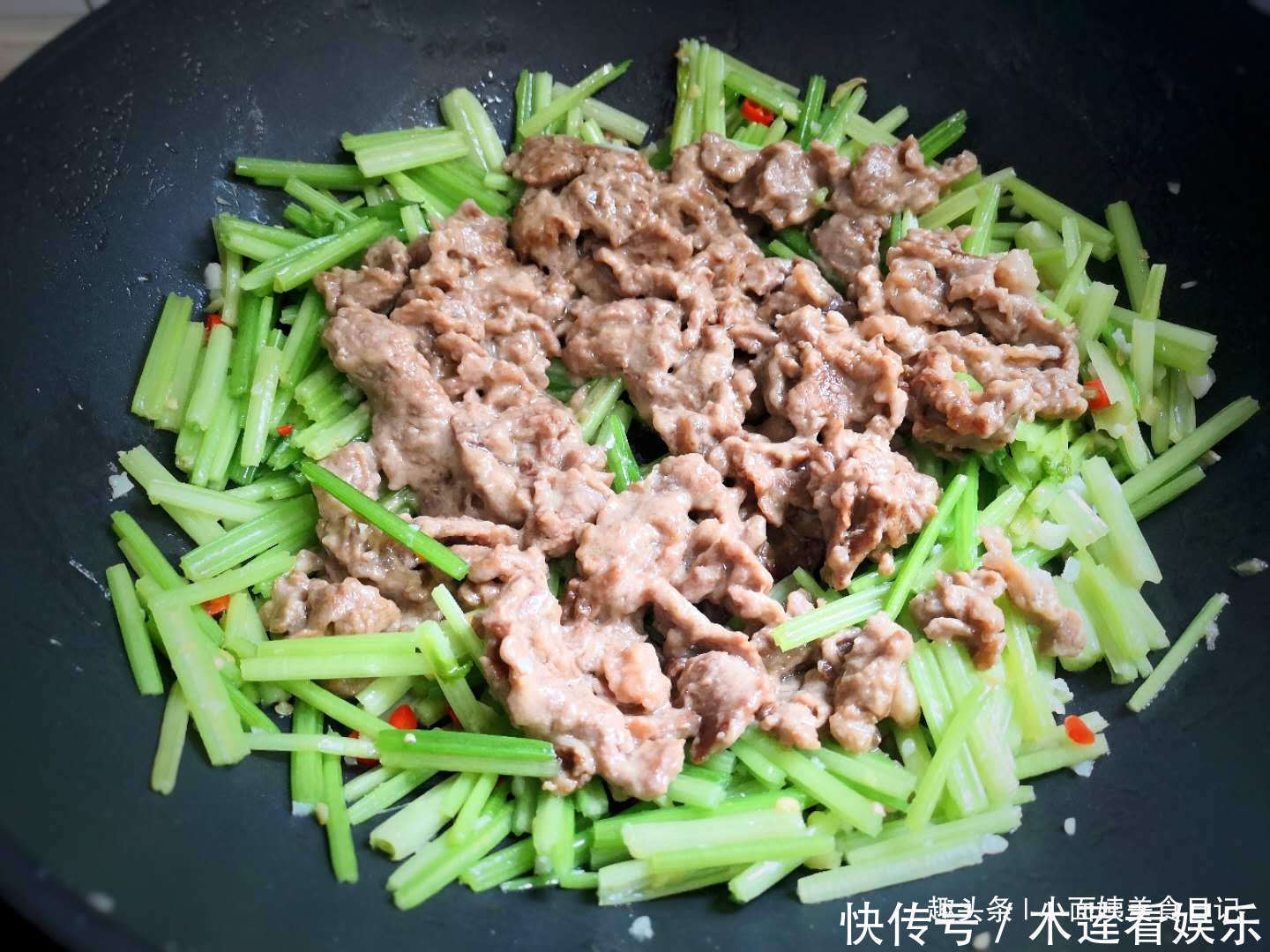 牛肉|炒牛肉很多人第一步就错了,大厨教你技巧,肉不老不柴,滑嫩可口