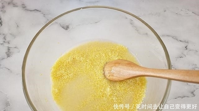 小米粥|煮小米粥时,记得下锅前多“1腌”,小米粥香软顺滑,天天喝不厌