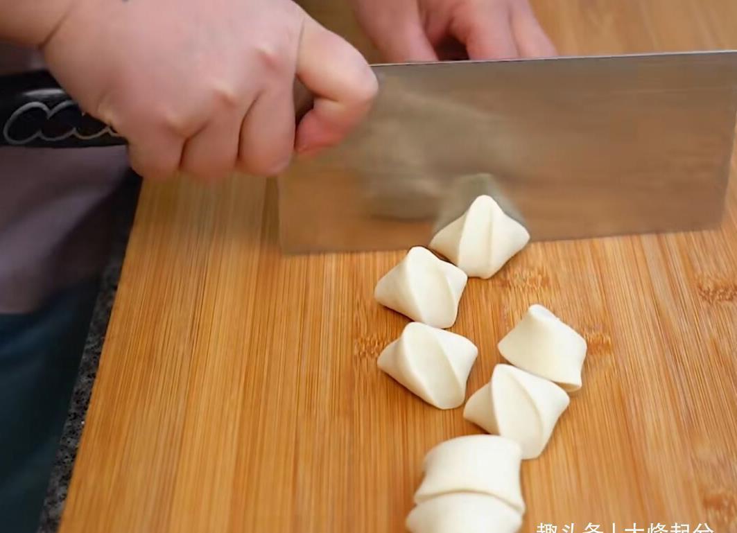 拉面|面条不需要手擀了，教你懒人做法，爽滑又筋道，比拉面还好吃