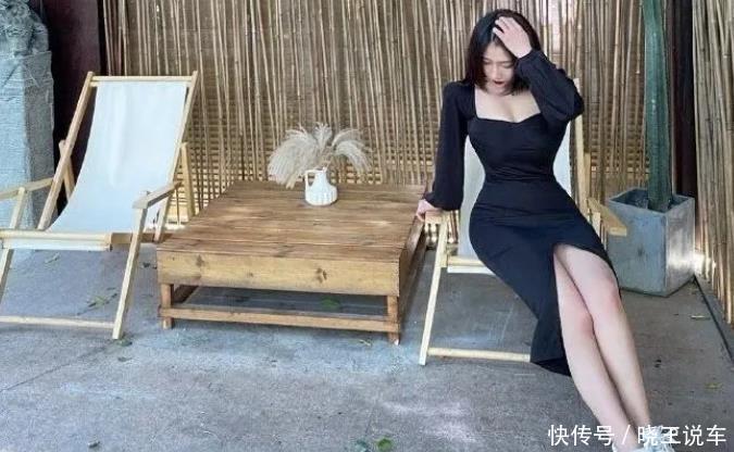 肌肉群|瑜伽健身女孩，身体柔韧性很好，腰臀比不输卡戴珊