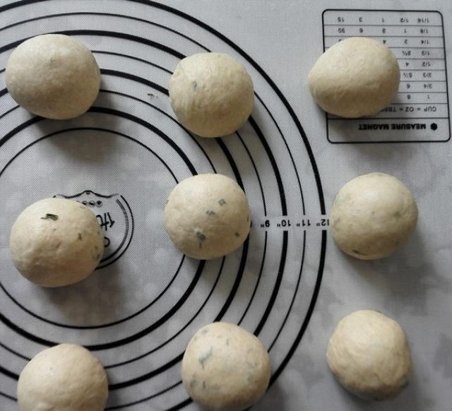 操作|一款操作简单的餐包,添加了白味噌和葱花,空口吃味道也是棒棒的