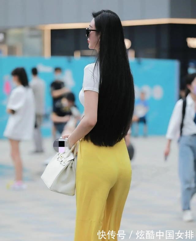 穿搭 一头秀发,头戴墨镜,白黄搭配,气质高雅,构筑一幅美妙的画卷!