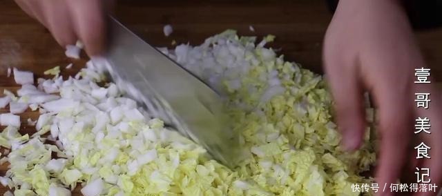 天冷了要多吃白菜,教你1个懒人做法,简单又家常,比吃肉还香!