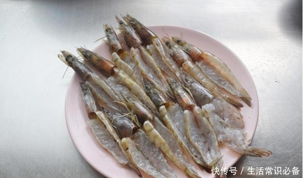 海鲜|半斤鲜虾,半斤花蛤,1把金针菇,烤出“海鲜大咖”,吃得超过瘾