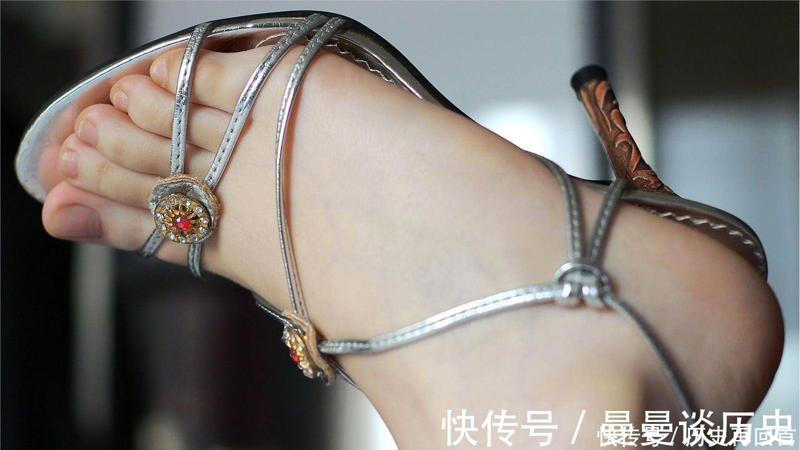 细跟鞋|百搭时尚首选细跟鞋，尽显不一样的魅力感觉，让路人都侧目欣赏！