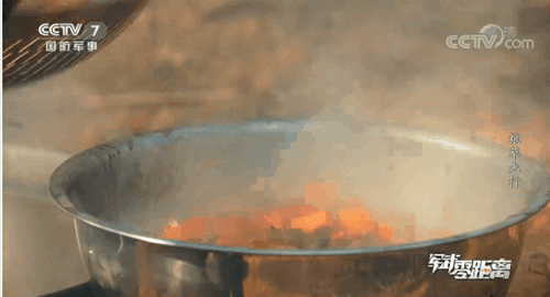 野外怎么了？野外也要有紅燒肉，也要……炒糖色！