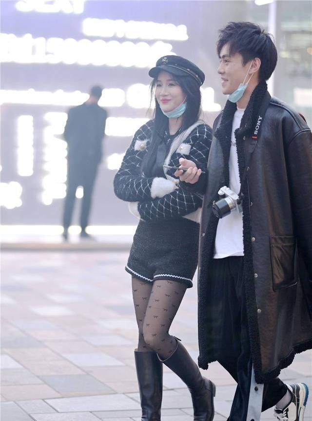 秋冬 黑色丝袜搭配长靴,秋冬季节要过得不一样,你会怎么搭配?