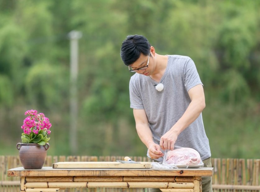 向往的生活|繼楊紫后，《向往5》迎來了第二位留宿女嘉賓，來蘑菇屋刷臉成功