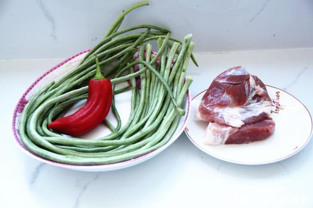 千万别|从冰箱中拿出的冻肉,千万别加水泡,教你一招,吃起来和鲜肉一样