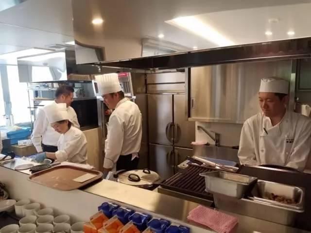 天天|这家餐厅服务员是6个老奶奶,天天上错菜,却让人来了都不想走…