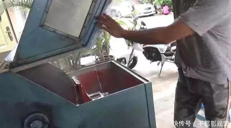 放置3年无人看上的原石,姑娘自信拿下,开窗爆满色,切开后呆了