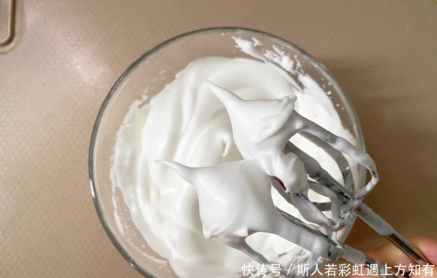 芝麻|做法简单,3步就搞定!无糖无油又补钙的小零食,娃吃一次就爱上