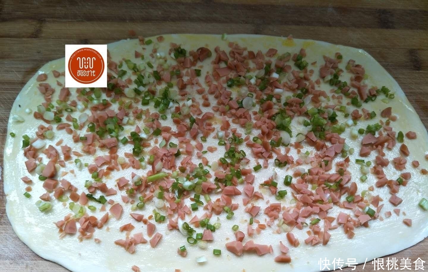 我家葱油饼都不用发面,做出来酥脆香软,比外面手抓饼还好吃!