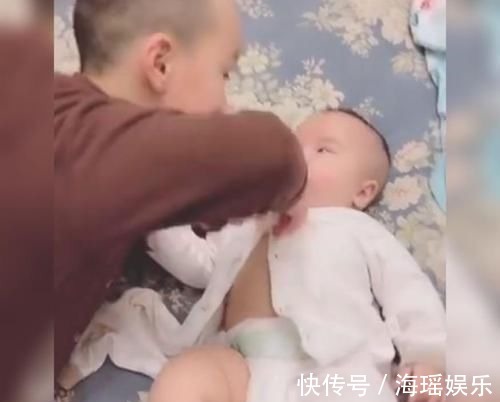 小宝儿|大宝给二宝耐心换衣服,接下来的一个举动暖化人心:满脸都是宠溺