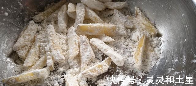 番茄酱|女儿和她朋友在家炸薯条,蘸上番茄酱,外酥里嫩,酸甜可口真美味!