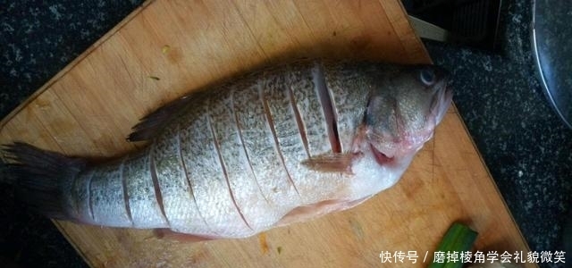  春节过后，美食继续吃起来，济宁特色香辣鲤鱼少不了，香辣可口