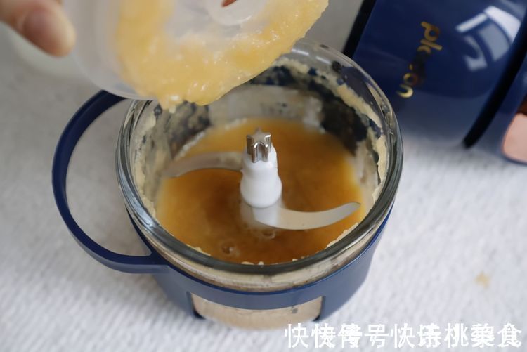 锻炼|榨成汁、切成块?1岁以下宝宝吃水果三不要,这样做有营养还防噎