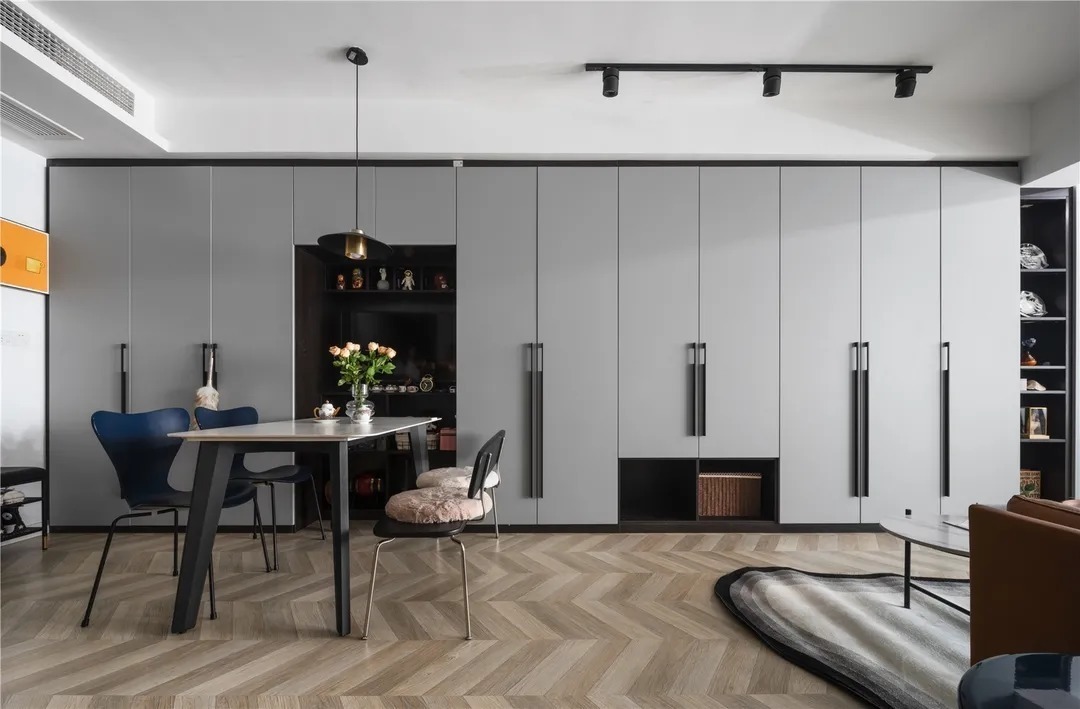 墙面|现代灰遇上复古绿,混搭出的有色之家