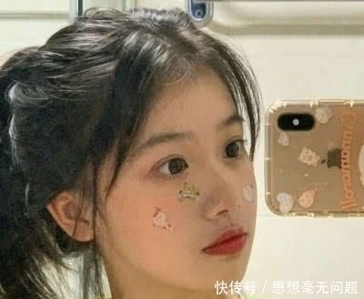 五官|女孩脸上有这“3标志”,别再“披头散发”了,头发扎起来秒变校花