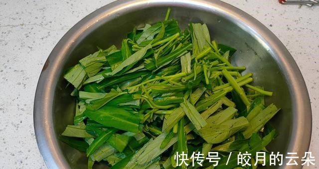 水淀粉|炒空心菜时，不要直接下锅炒，记住这个小技巧，空心菜翠绿可口！