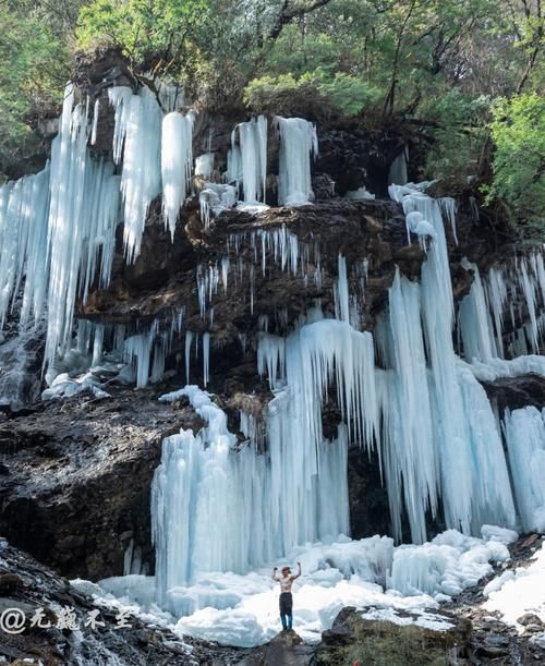 界河|卧龙关冰瀑，号称完爆虎牙，只因这里生活着大熊猫和雪豹吗