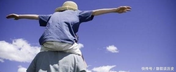 同款|宝妈翻开儿子课本,书上名人被画得“面目全非”,网友同款孩子