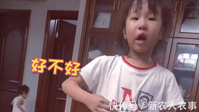 妈妈|玩到晚上10点不回家，小女孩被妈妈批评，痛哭流涕还哄起了大人