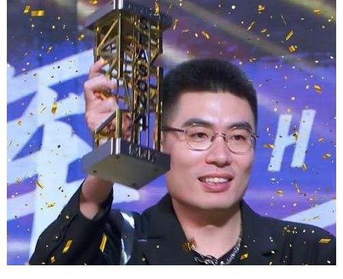 杨笠|周奇墨摘得《脱口秀大会》冠军，唯一一位非内部冠军实至名归