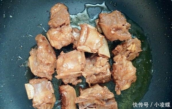 食物|这菜是“碱性食物”,女人常吃,嘴巴不臭,头发乌黑,皮肤也嫩了