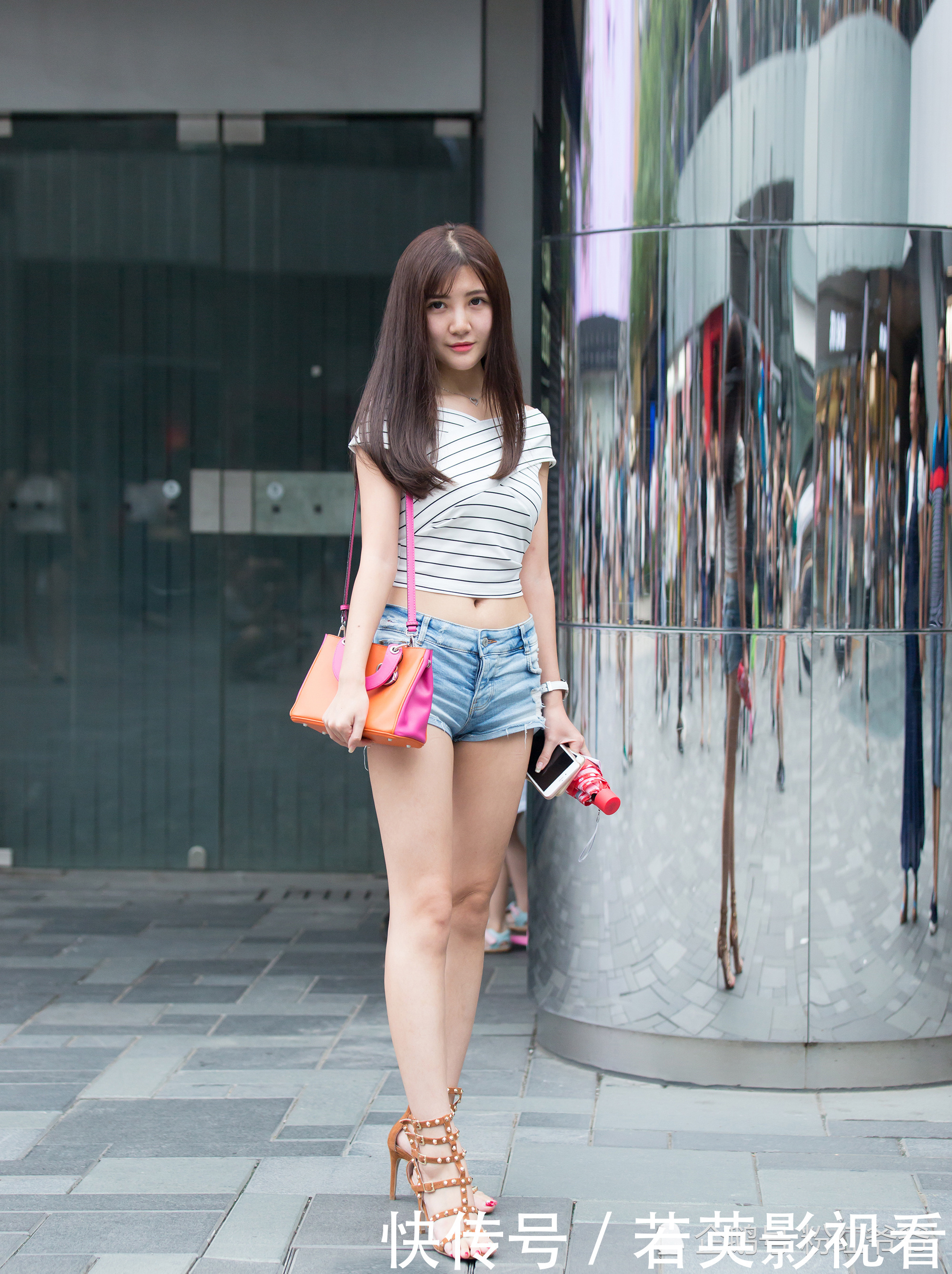 夏季出街少不了一双高跟鞋,展现出女性独特韵味,温柔甜美超显白