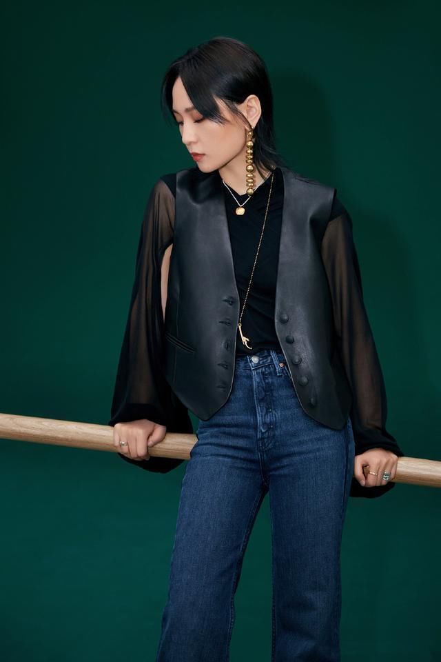 衬衫搭配 34岁周笔畅独居生活惹人羡,一个人的精致仪式感,难怪能拒绝催婚