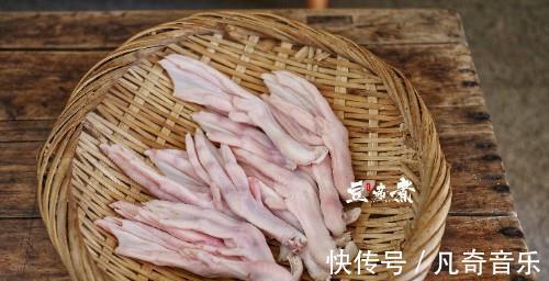 口感|鸭掌这样做太香了,口感嫩滑香醇,一次一盘也不够吃,实在解馋