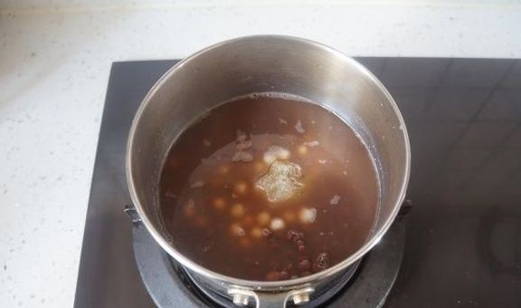 红豆酒酿|秋天，女人别错过这甜汤，香甜软糯喝不够，暖身养颜，冬天不怕冷