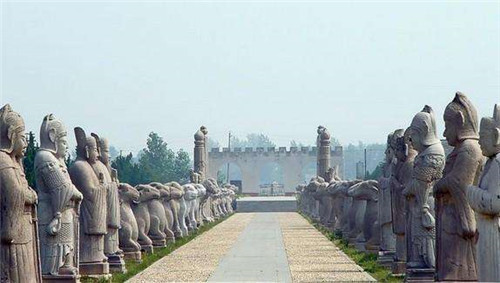 朱元璋|古代最牛的祖坟,后代出了16位皇帝,盗墓贼从不敢“光顾”