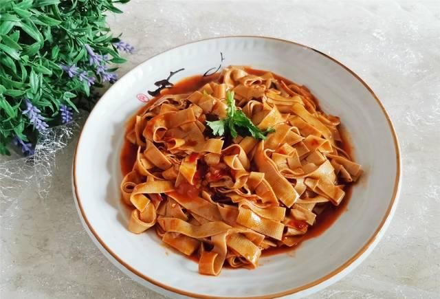 干豆腐新做法，看着就好吃，上班族快手菜，做法简单又下饭