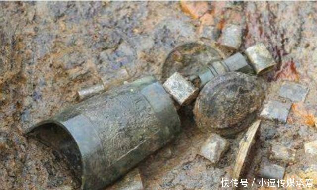 盗墓贼|一座三千年前的楚国墓葬,出土“手电筒”,为何让专家不忍直视