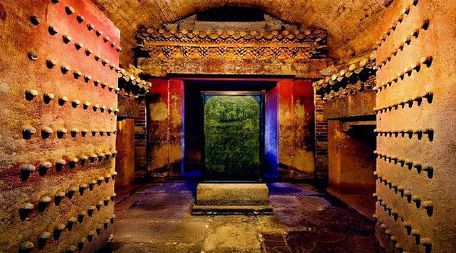 地基!蜀王陵中不仅有国宝龙壁,还有一堆不能缺的破木板,这是怎么回事