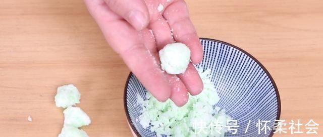 妙招|洗衣服时，水里丢几粒小东西，不管多脏都能干净如新，回家试试