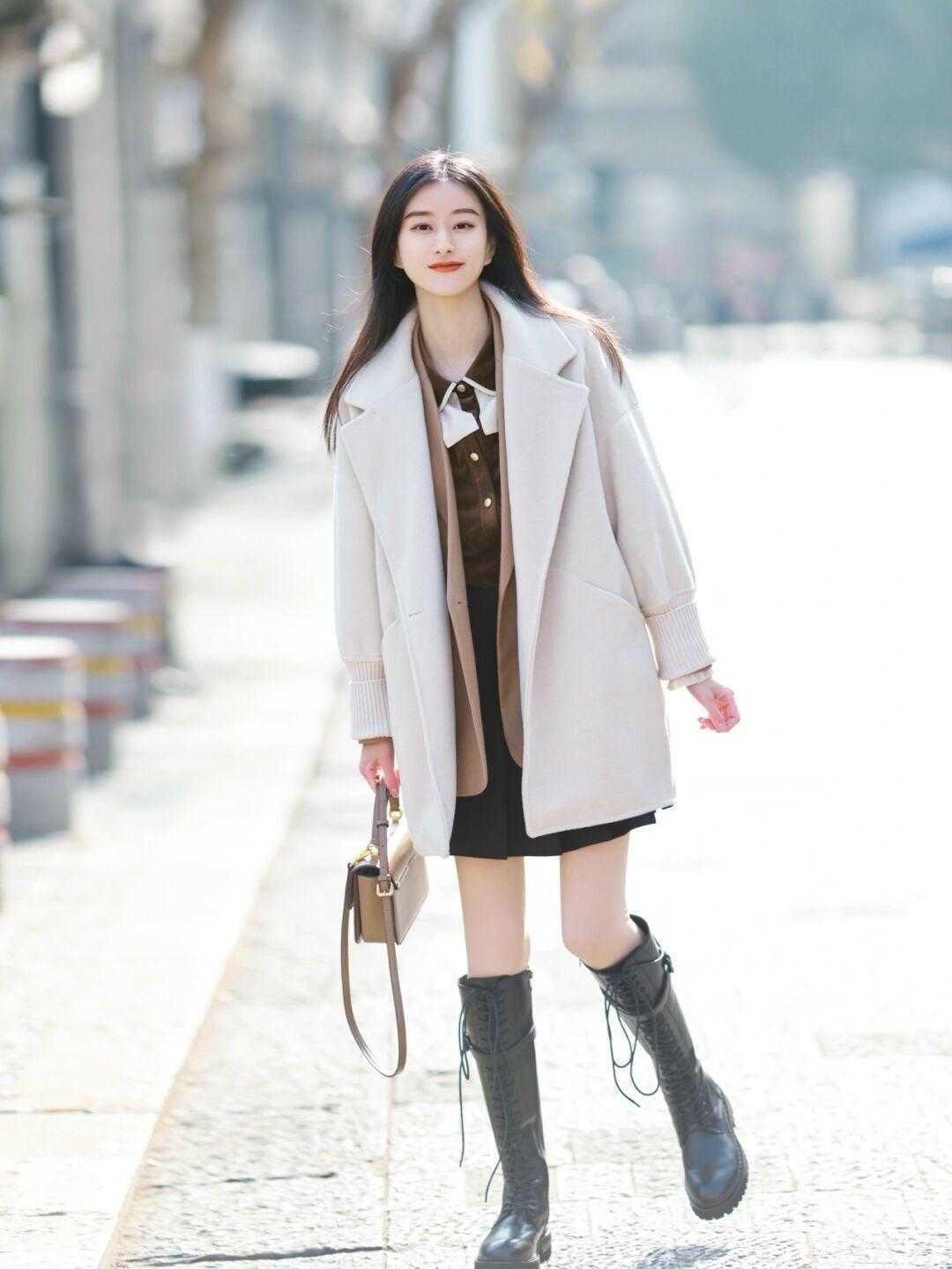 黑丝 出门聚会怎么穿?这四款心机造型,时髦个性又有腔调,咋穿都出彩