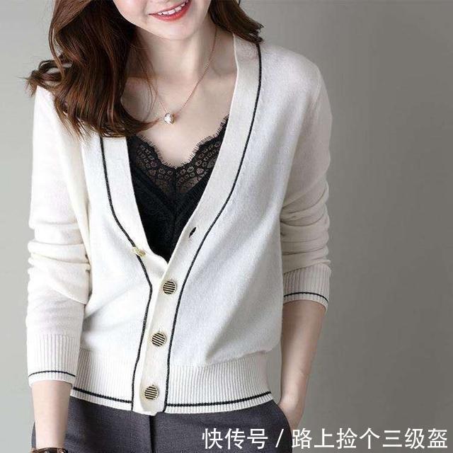 老婆太会打扮了,这样穿打底+外套,46岁穿出30岁,年轻又洋气!