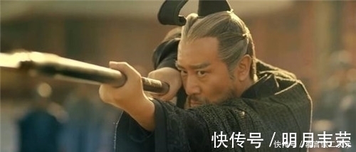 董卓@三国中有3位枭雄,正史中武功高强无敌手,演义中咋就成了菜鸟?