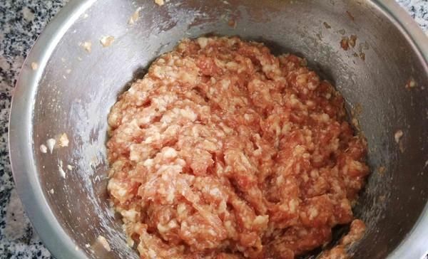 下锅|煮饺子时,万万不可水开就下锅,多加这1步,饺子鲜嫩不破皮