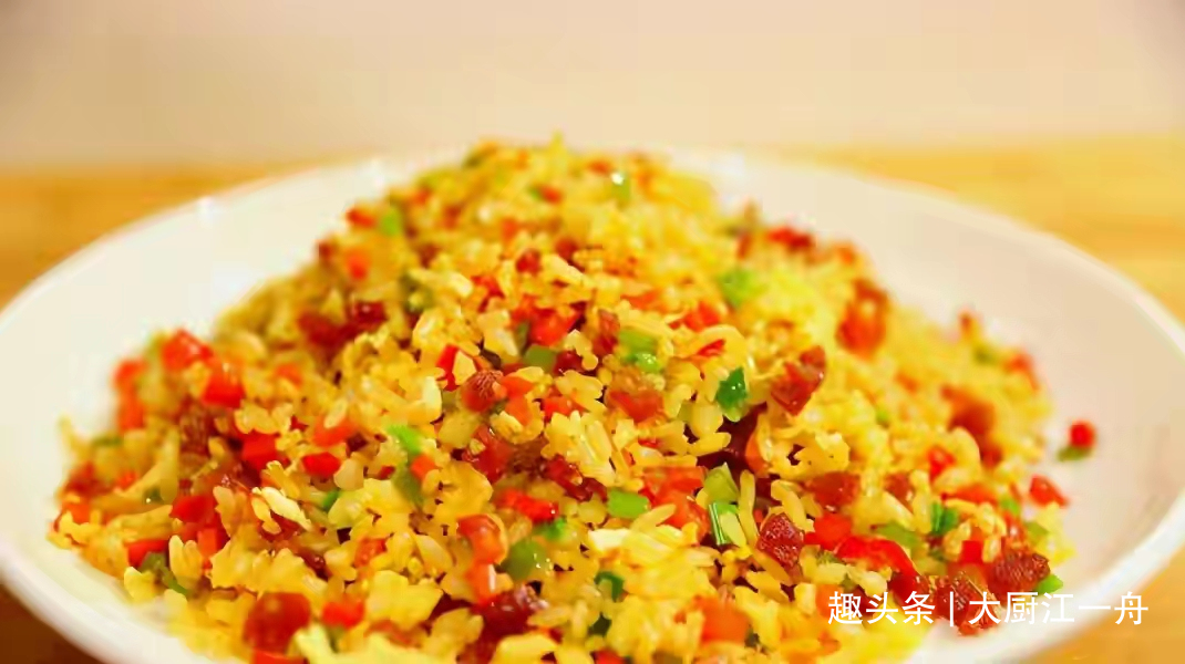 蛋炒饭,先炒鸡蛋就错啦,大厨教你正确做法,粒粒分明美观又好吃