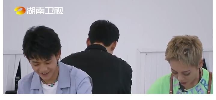 周也|寧靜參加綜藝習(xí)慣性隱身？姚安娜疑似痛經(jīng)還要炒菜給大家吃