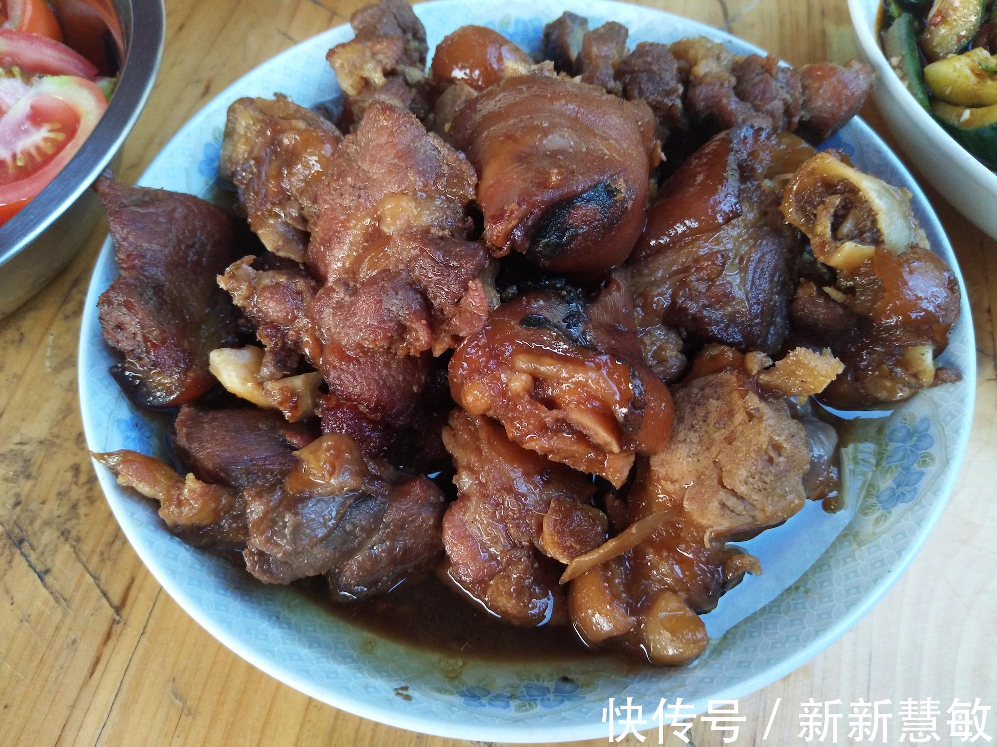 弟媳|弟弟过生日，弟媳做了一桌菜，大伙儿吃个精光，直夸弟弟有福气