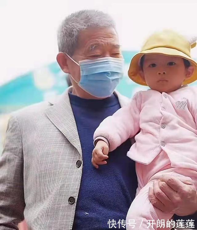 退休金|67岁生下“天赐”宝宝,2年后直播带货,为孩子操碎了心