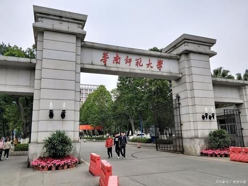 大学毕业想当老师，到底应该怎么选择学校选择专业呢？