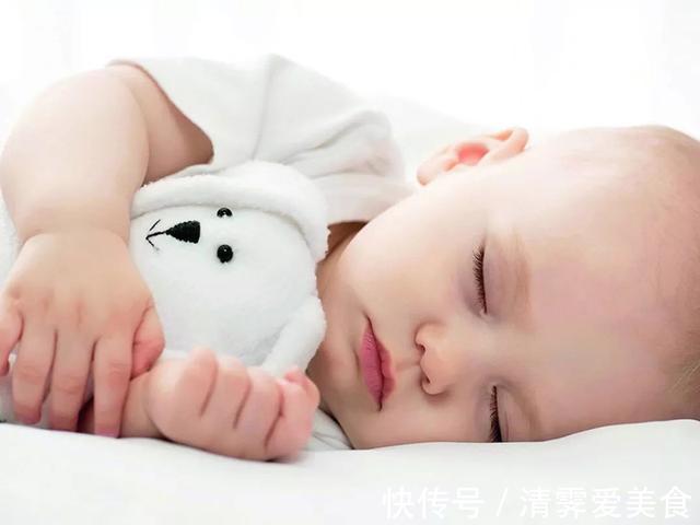 宝宝|宝宝晚上睡觉前，这5种食物可以常吃，能帮助长高，还有益于睡眠