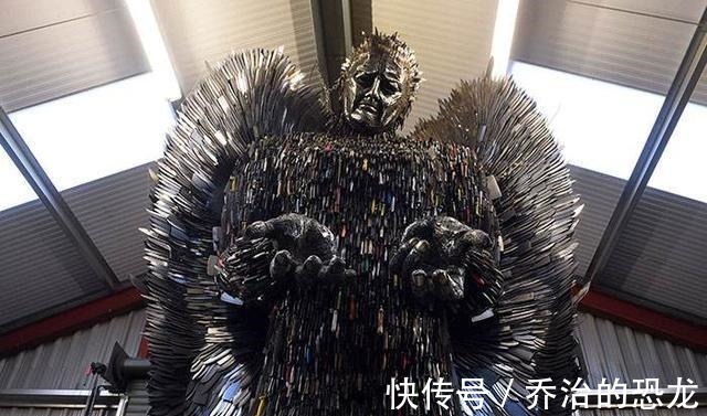 伦敦|伦敦市区最著名的天使雕像由10万把刀制成,每一把刀都意义非凡!